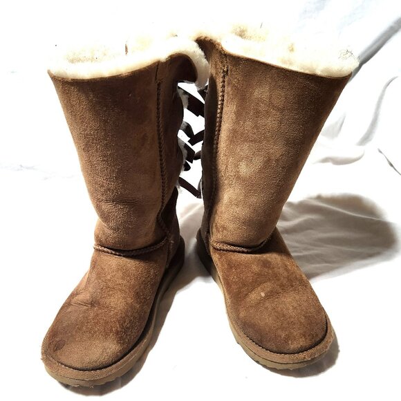 Girls’ UGG Bailey Bow II Boots – Size 2 – Chestnut Suede with Satin Ribbons - Picture 1 of 12